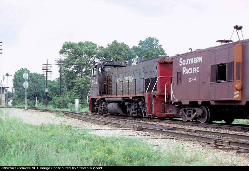 Southern Pacific MP15AC #2755 approaches a RR crossing.